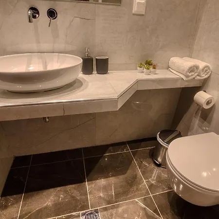 Apartman Giataki *