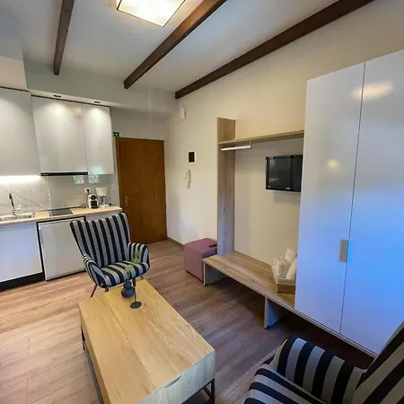 Apartman Giataki *